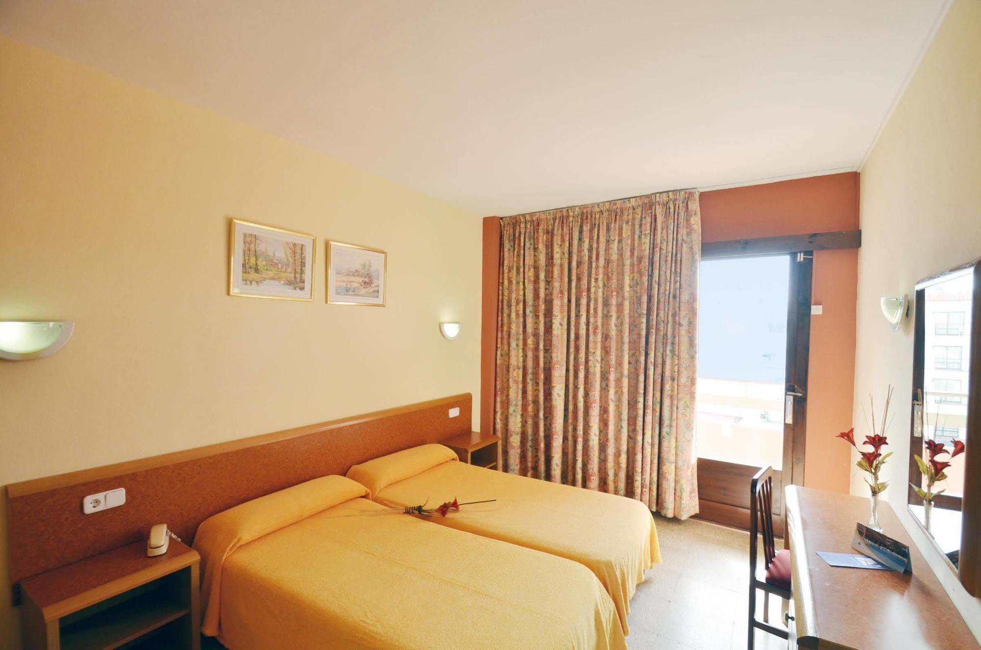 Azuline Hotel S'Anfora & Fleming (Adults Only) Sant Antoni de Portmany Екстериор снимка